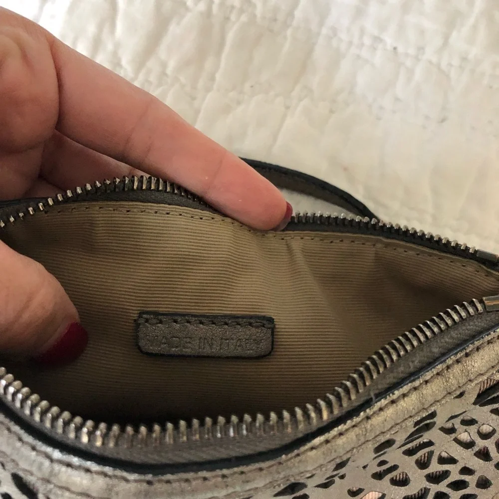 Genuine Burberry Leather Wristlet - Picture 4 of 11